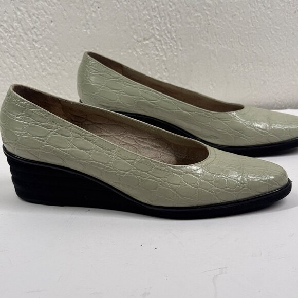 Vintage Salvatore Ferragamo Wedge Pumps Croc Embossed Leather Nile Green Sz 8.5 - Picture 2 of 16